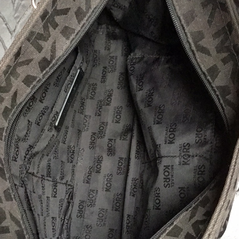 Micheal Kors MK Printed Fabric Tote - Picture 6 of 8